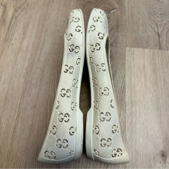 Gucci Rubber Flats with Logo Cutouts - Picture 4 of 7